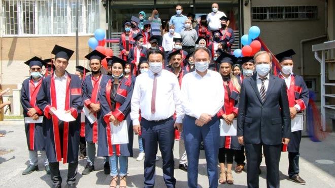 TÜRKİYE’DE İLK KEZ HEM LİSE HEM USTALIK DİPLOMA TÖRENİ GERÇEKLEŞTİRİLDİ