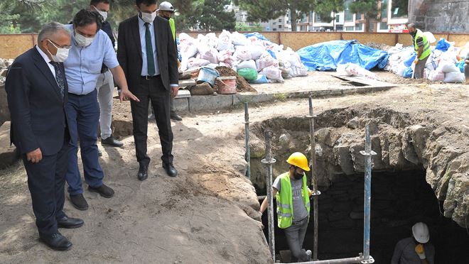 BİR SELÇUKLU ESERİNİ DAHA GÜN YÜZÜNE ÇIKARIYOR