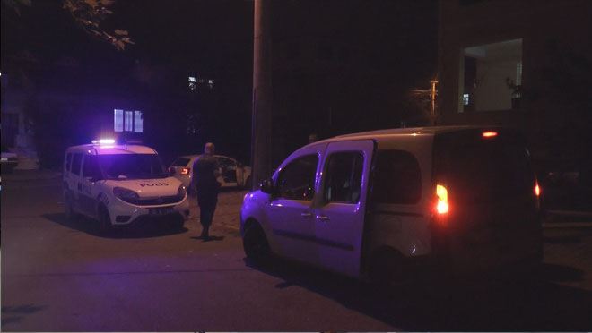 TARTIŞTIĞI AKRABALARINI BIÇAKLAYAN ŞAHIS SAKLANDIĞI EVDE YAKALANDI  