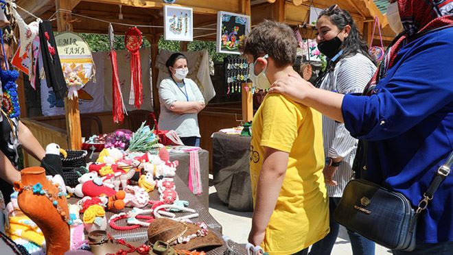 PAZARDA ALICISIYLA BULUŞUYOR   