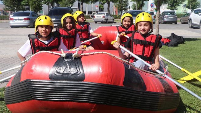 RAFTİNG SPORUNA MALZEME DESTEĞİ