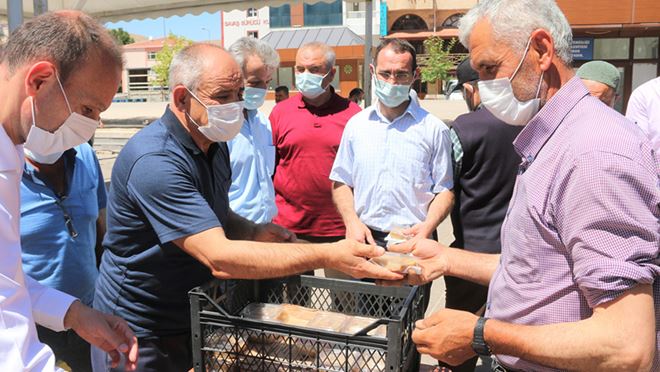 BAŞKAN ÖZTÜRK AŞURE İKRAM ETTİ   