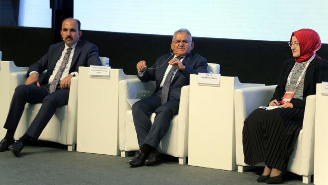 BAŞKAN BÜYÜKKILIÇ, ANKARA’DA GENÇLİK PROJELERİNİ ANLATTI