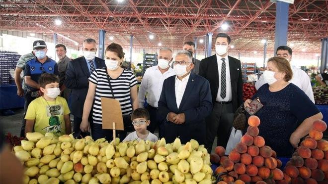 BÜYÜKKILIÇ, ESNAF VE VATANDAŞLA BULUŞTU, AŞIYI HATIRLATTI