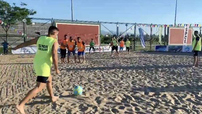 DENİZİ OLMAYAN KAYSERİ’DE PLAJ FUTBOLU