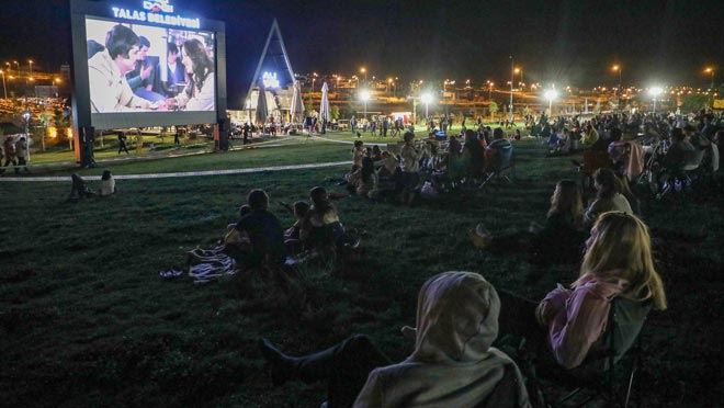 TALAS’TA 37 METREKARE DEV EKRANDA SİNEMA KEYFİ!