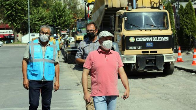 BAŞKAN ÇOLAKBAYRAKDAR ASFALTLAMA ÇALIŞMALARINI KONTROL ETTİ