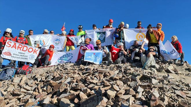 KAYSERİLİ DAĞCILARDAN 30 AĞUSTOS ZİRVE TIRMANIŞI