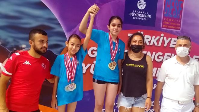 YÜZME ŞAMPİYONASI’NDA BAŞARI YAĞMURU