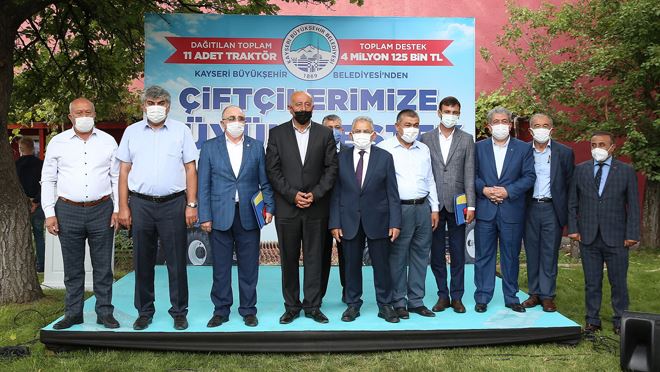 6 TRAKTÖRÜ DAHA ÇİFTÇİNİN HİZMETİNE SUNDU