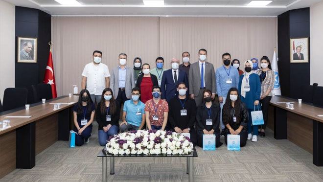 REKTÖR PROF.DR. KARAMUSTAFA STAJYER ÖĞRENCİLERİ AĞIRLADI