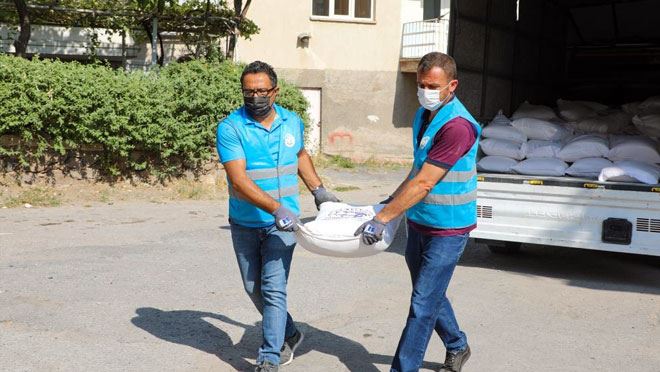 TALAS BELEDİYESİ EKTİĞİ BUĞDAYI UN YAPARAK DAĞITTI