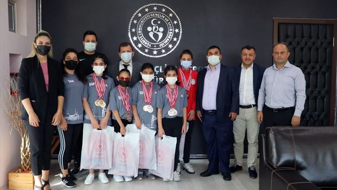 ŞAMPİYONLARDAN KABAKCI’YA ZİYARET