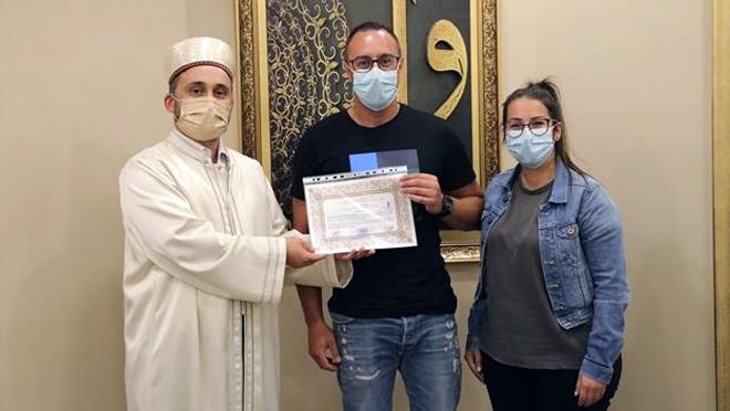 ALMAN VATANDAŞI DENNİS TÖRENLE MÜSLÜMAN OLDU