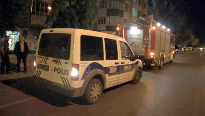 BİNA SAKİNLERİ KOKUDAN RAHATSIZ OLDU, EVDE CESET BULUNDU