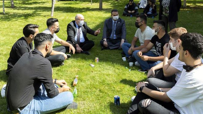 REKTÖR KARAMUSTAFA, ÖĞRENCİLERLE BİR ARAYA GELDİ