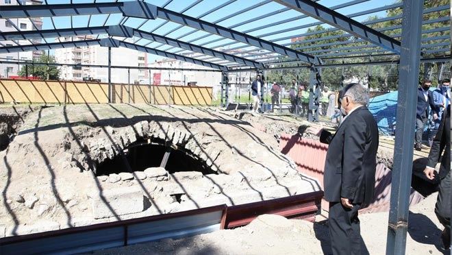 SELÇUKLU ESERİ TÜRBE 40 GÜNDE GÜN YÜZÜNE ÇIKTI