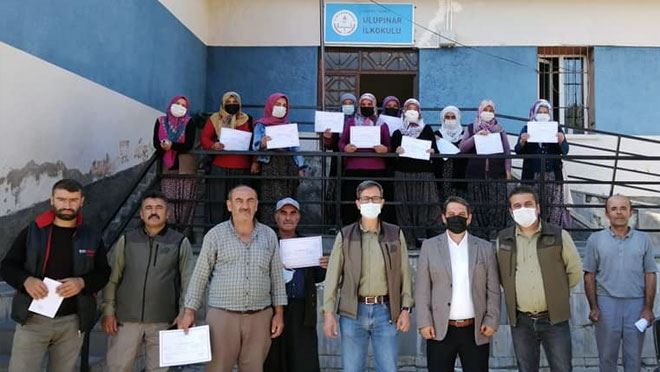 ARI YETİŞTİRİCİLERİNE SERTİFİKALARI VERİLDİ