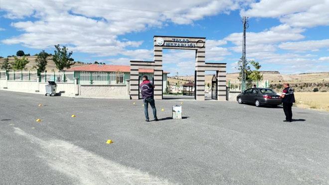 MEZARLIK ÖNÜNDE SİLAHLI KAVGA