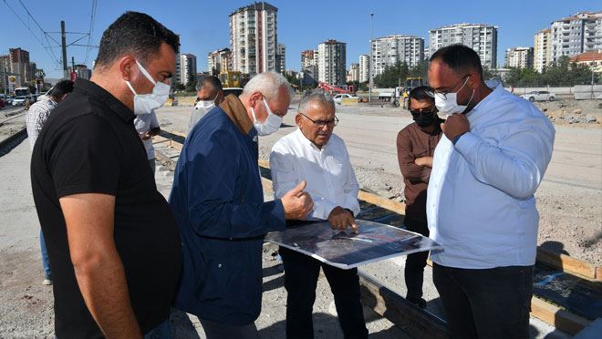 BAŞKAN BÜYÜKKILIÇ ULAŞIM MESAİSİ YAPTI BÜYÜKKILIÇ: “İKİ TRAMVAY HATTI AYNI ANDA BİTECEK”