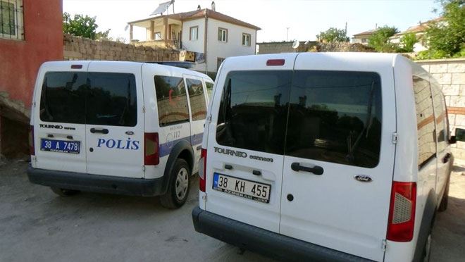 YALNIZ YAŞAYAN YAŞLI ADAM EVİNDE ÖLÜ BULUNDU