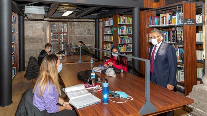 BÜYÜKŞEHİR KÜTÜPHANELERİNE KAYSERİ NÜFUSU KADAR ZİYARET