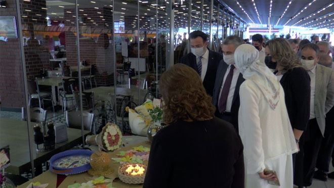 ÖĞRETMENLERİN EL EMEĞİ ÜRÜNLERİ SERGİLENDİ