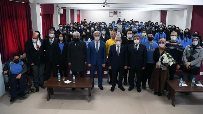 Başkan Büyükkılıç liselilerle tecrübelerini paylaştı