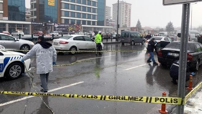 Duruşma sonrasında aracında silahlı saldırıya uğrayan şahıs hayatını kaybetti