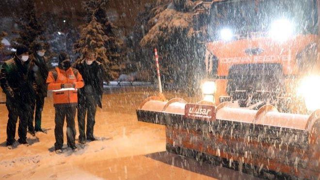 Kocasinan’da kar temizleme aralıksız sürüyor