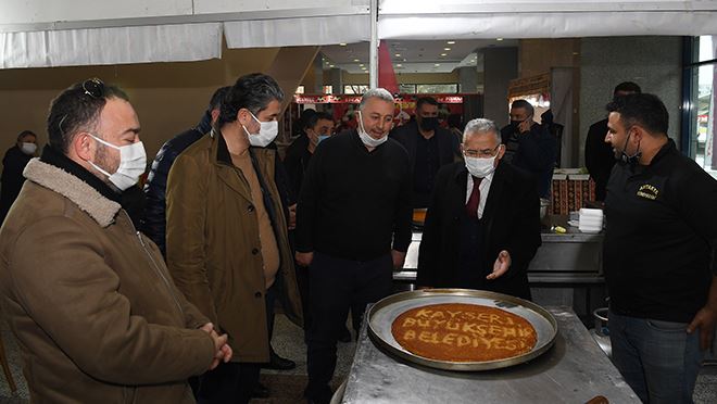 Başkan Büyükkılıç’tan Yöresel ürünler fuarı’na ziyaret