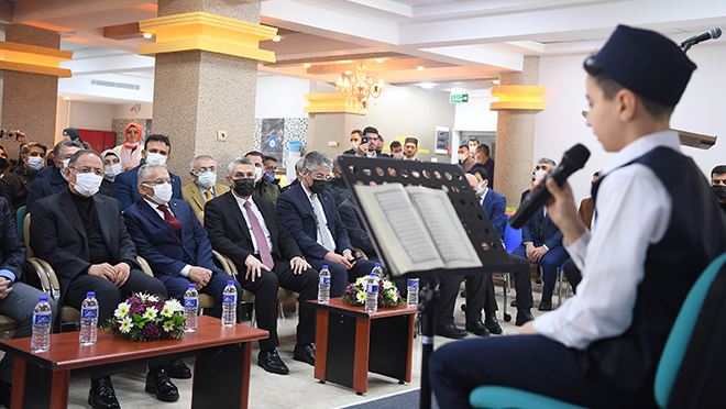 Özhaseki ve Büyükkılıç’tan Kuran-ı Kerim’i Hıfzeden 58 öğrenciye tebrik ve hediye