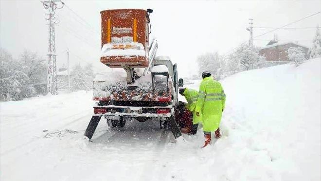 Yollar kapandı kardan !