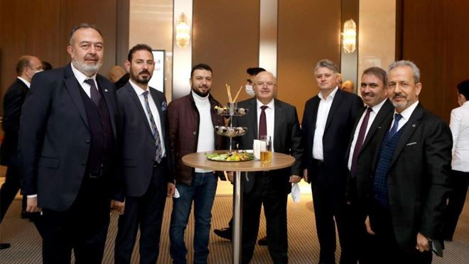 OSB Başkanı İmamoğlu mobilya fuarında