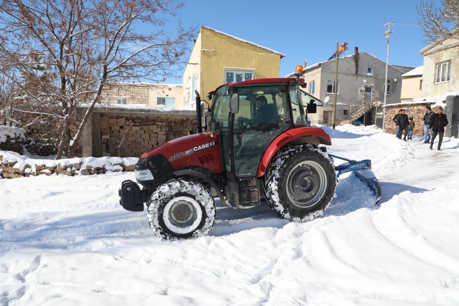 Talas’ta kar temizliği mahalleliden