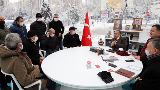 Başkan Yalçın kar ve soğuğa rağmen Şeffaf Oda