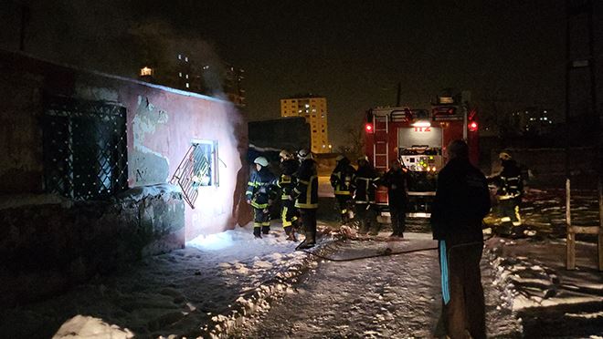 Müstakil evde yangın çıktı itfaiye ekipleri müdahale etti