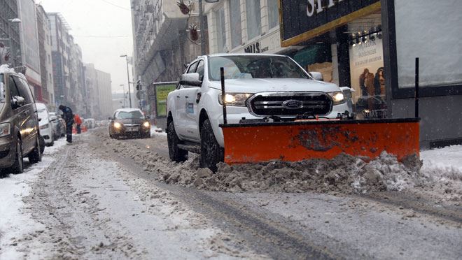 Melikgazi Belediyesi ekipleri kesintisiz ulaşım için çalışıyor