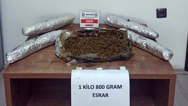 1 Kilo 800 gram esrar ele geçirildi