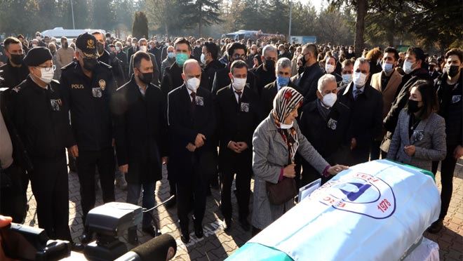 Üniversiteli genç yürekler gözyaşları ile uğurlandı