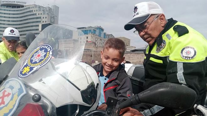 Öğrencilere uygulamalı trafik eğitimi