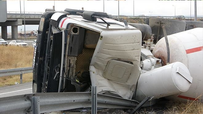 Kağıt gibi ezilen kupadan burnu bile kanamadan çıktı