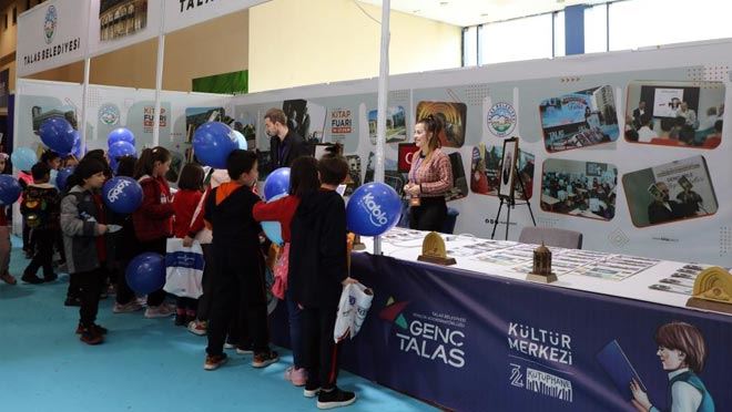 Kitap Fuarında Talas