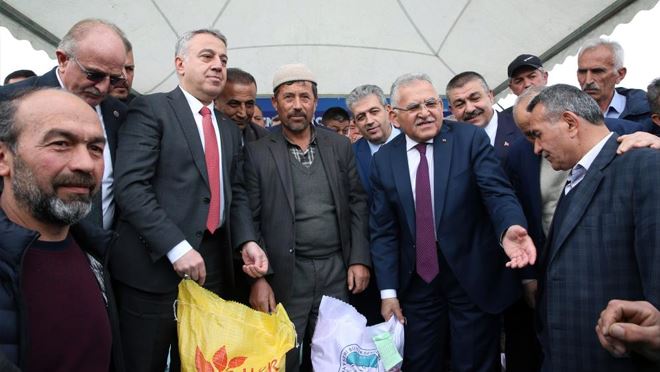 Kayseri Büyükşehirin tohum desteği sürüyor