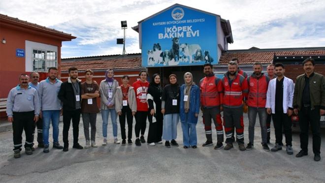 Kocasinan Belediyesi’nin küçük dostlar çalışmalarına üniversiteli öğrencilerinden destek