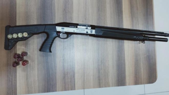 Şüpheli araçtan ruhsatsız av tüfeği çıktı