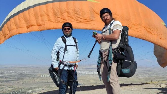 Ünlü yazar 2000 rakımda kitap imzaladı