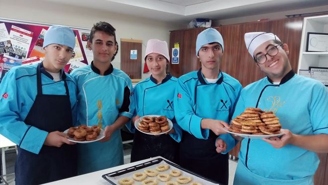 Kandil simidi özel öğrencilerden