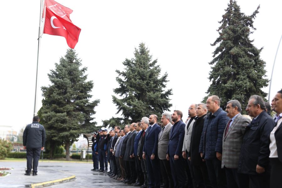 Melikgazi personelinden Ata’ya saygı duruşu