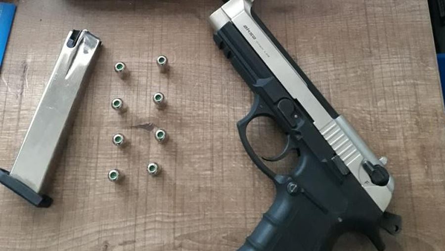 Park Halindeki Araçtan Uyuşturucu ve Tabanca Çıktı